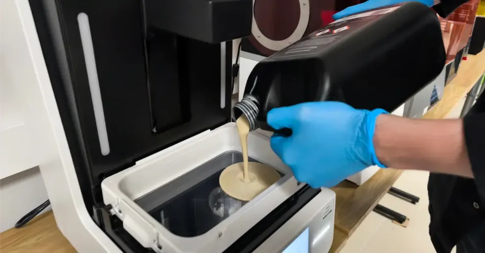 Agitate the bottle well before each session. If resin has been sitting in the tray from a previous run, stir it before starting.